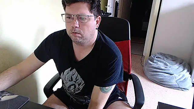 blueandwhite1 online show from February 18, 2025, 3:31 pm