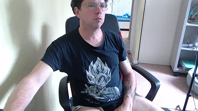 blueandwhite1 online show from April 28, 2026, 2:21 pm