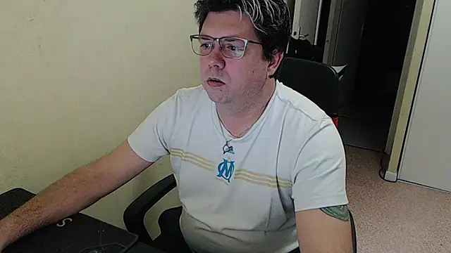 blueandwhite1 online show from January 26, 2025, 5:44 pm