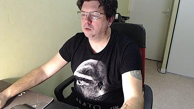 Snapshot of blueandwhite1 chatting on January 8, 2026, 5:30 pm blueandwhite1 online show from January 8, 2026, 5:30 pm