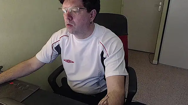 Snapshot of blueandwhite1 chatting on February 25, 2026, 7:41 am blueandwhite1 online show from February 25, 2026, 7:41 am