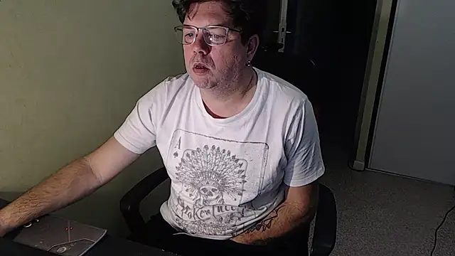 Snapshot of blueandwhite1 chatting on December 21, 2025, 8:05 am blueandwhite1 online show from December 21, 2025, 8:05 am