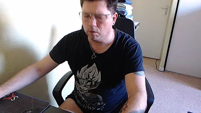 blueandwhite1 online show from February 5, 2025, 3:31 pm