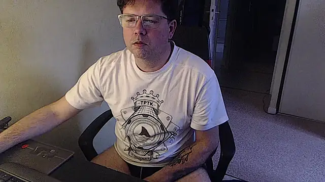 Snapshot of blueandwhite1 chatting on February 11, 2026, 3:34 pm blueandwhite1 online show from February 11, 2026, 3:34 pm