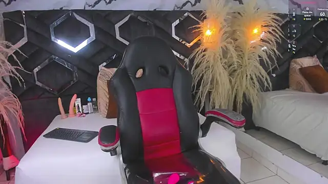 Zoe-Johnson  online show from December 14, 2025, 9:42 pm