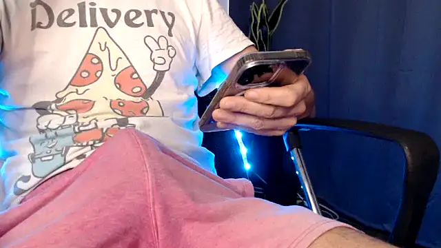 Snapshot of two_bags chatting on October 16, 2025, 12:35 pm two bags online show from October 16, 2025, 12:35 pm
