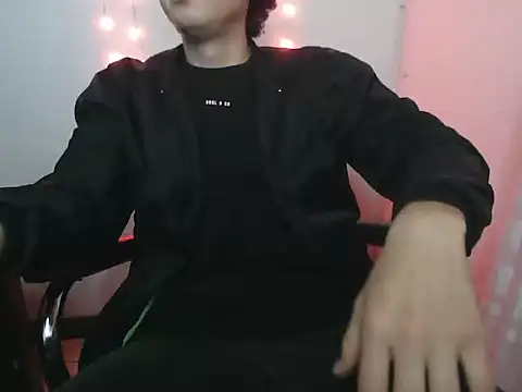 Snapshot of LiamMason chatting on December 1, 2025, 2:45 am LiamMason online show from December 1, 2025, 2:45 am