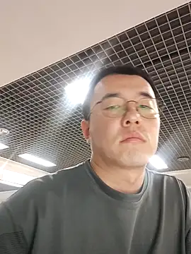 nnnnnan9527 online show from April 30, 2026, 8:21 am