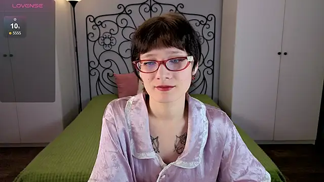 Snapshot of oliviafairy1 chatting on October 18, 2025, 4:53 pm oliviafairy1 online show from October 18, 2025, 4:53 pm