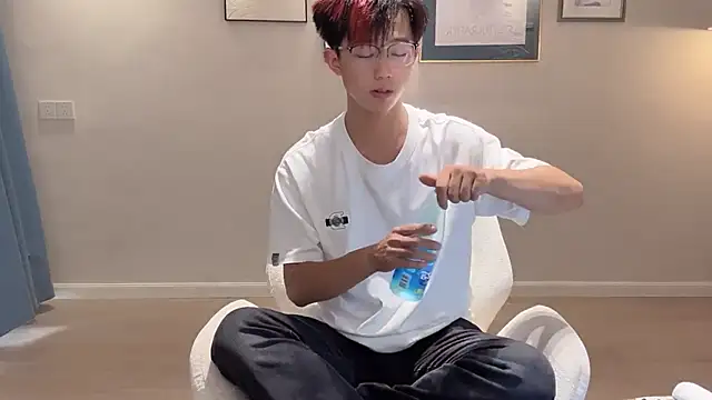 STxuguanhan online show from October 1, 2025, 9:03 am