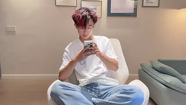 STxuguanhan online show from October 6, 2025, 1:34 pm