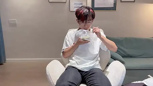 STxuguanhan online show from October 1, 2025, 10:35 pm