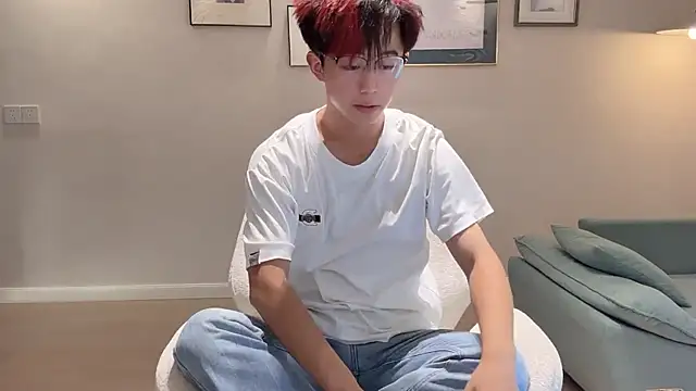 STxuguanhan online show from October 7, 2025, 8:04 am