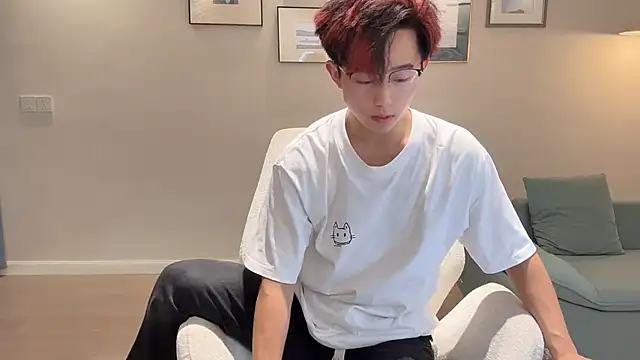 STxuguanhan online show from October 4, 2025, 7:10 am