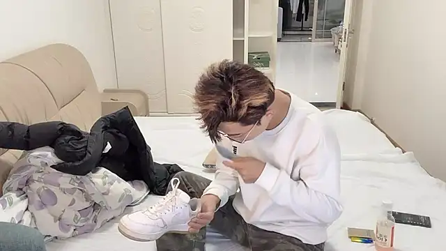 STxuguanhan online show from December 2, 2025, 1:24 pm