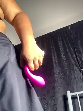 Snapshot of Yera_brown69 chatting on December 17, 2025, 2:05 am Yera brown69 online show from December 17, 2025, 2:05 am