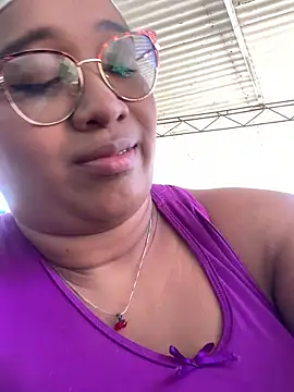 Snapshot of Yera_brown69 chatting on October 22, 2025, 8:08 pm Yera brown69 online show from October 22, 2025, 8:08 pm