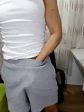 Ozi1910 online show from October 3, 2025, 2:51 pm