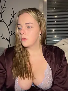 ItsLxsa online show from October 4, 2025, 9:49 pm