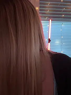 ItsLxsa online show from April 12, 2026, 6:11 pm