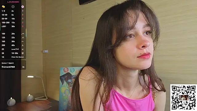 VineciaDestors online show from October 6, 2025, 2:51 pm