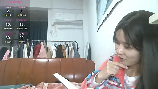 Snapshot of Monice1314 chatting on December 14, 2025, 1:17 pm Monice1314 online show from December 14, 2025, 1:17 pm