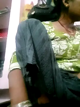 Snapshot of Hot_tin74 chatting on December 3, 2025, 6:07 pm Hot tin74 online show from December 3, 2025, 6:07 pm