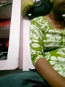 Snapshot of Hot_tin74 chatting on December 1, 2025, 5:47 pm Hot tin74 online show from December 1, 2025, 5:47 pm