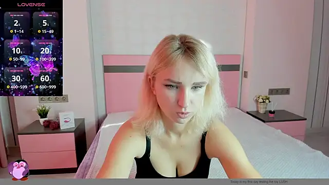 Snapshot of MeryMidnight chatting on September 19, 2025, 5:44 am MeryMidnight online show from September 19, 2025, 5:44 am