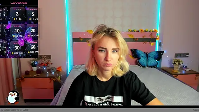 Snapshot of MeryMidnight chatting on October 13, 2025, 6:15 am MeryMidnight online show from October 13, 2025, 6:15 am