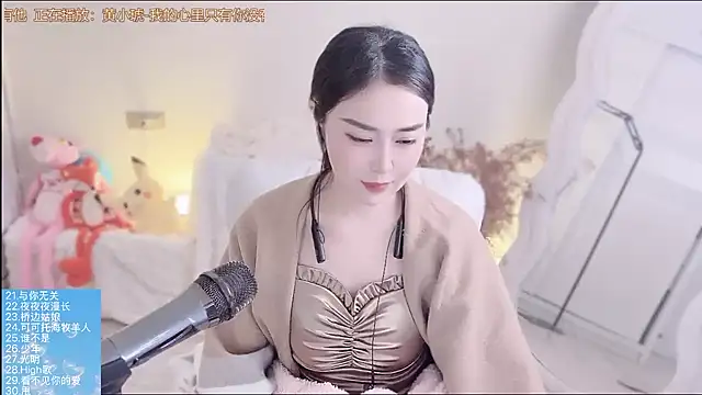 QQ  2025 online show from October 18, 2025, 1:13 pm