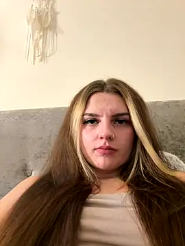 Snapshot of Summer21k chatting on November 20, 2025, 10:20 pm Summer21k online show from November 20, 2025, 10:20 pm