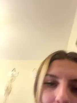 Snapshot of Summer21k chatting on November 28, 2025, 10:43 pm Summer21k online show from November 28, 2025, 10:43 pm