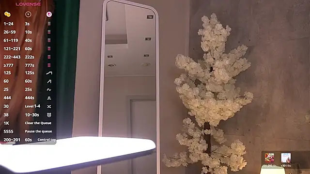 Lisafoxy  online show from January 10, 2026, 10:16 pm