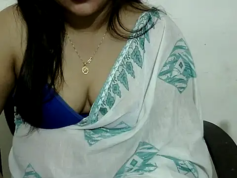 Snapshot of Mon-Luv chatting on November 25, 2025, 2:17 pm Mon-Luv online show from November 25, 2025, 2:17 pm