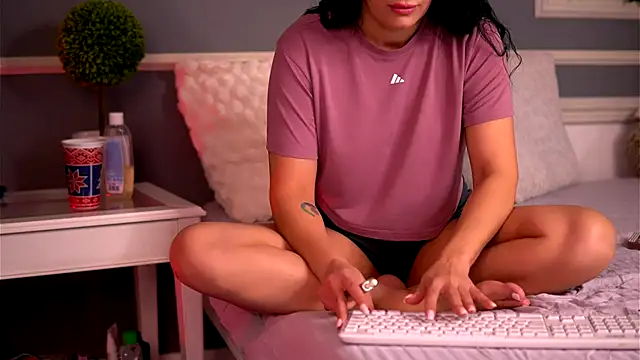 BellaEveX online show from November 28, 2025, 7:30 am