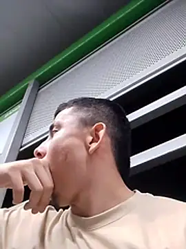 Snapshot of Eross_Santy chatting on February 3, 2026, 4:10 am Eross Santy online show from February 3, 2026, 4:10 am