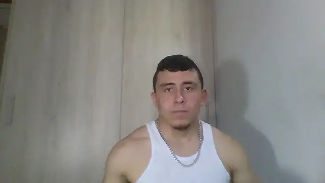 Snapshot of Eross_Santy chatting on July 13, 2026, 10:20 pm Eross Santy online show from July 13, 2026, 10:20 pm