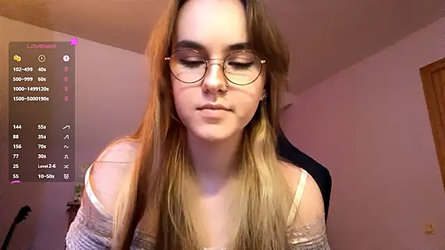 Snapshot of SiIver_Dawn chatting on October 18, 2025, 1:13 pm SiIver Dawn online show from October 18, 2025, 1:13 pm