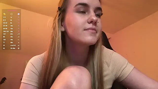 Snapshot of SiIver_Dawn chatting on October 3, 2025, 1:34 pm SiIver Dawn online show from October 3, 2025, 1:34 pm