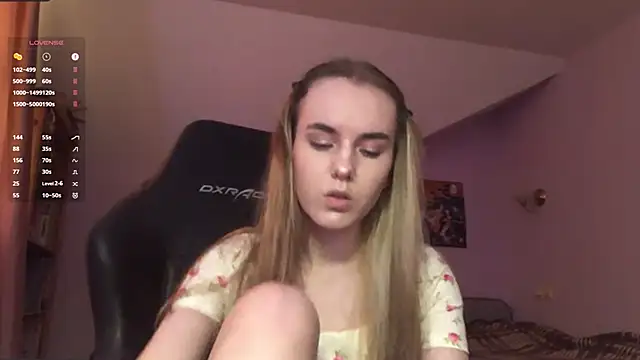 Snapshot of SiIver_Dawn chatting on October 4, 2025, 2:29 pm SiIver Dawn online show from October 4, 2025, 2:29 pm