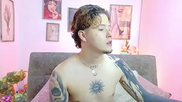  tylerr  online show from October 12, 2025, 2:35 am