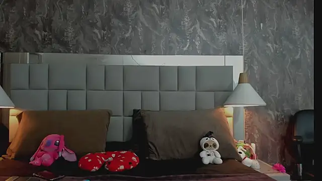 yiyisandoval online show from March 19, 2026, 7:14 pm