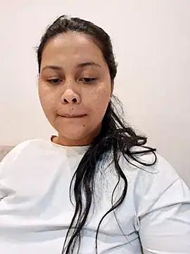 Snapshot of Alessandraa- chatting on February 5, 2026, 4:19 am Alessandraa- online show from February 5, 2026, 4:19 am