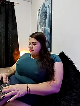 SafiroFer online show from December 4, 2025, 9:14 pm