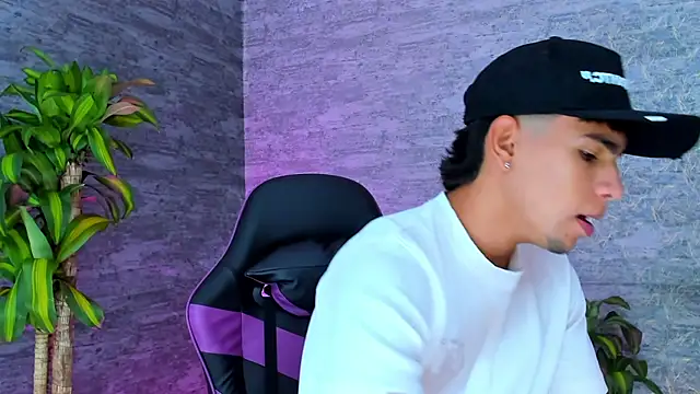 CHR58  online show from September 10, 2025, 11:37 pm