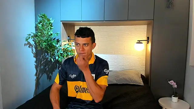 MrJustin  online show from September 29, 2025, 8:03 pm