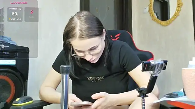 Snapshot of PrettyMegan chatting on December 3, 2025, 12:04 pm PrettyMegan online show from December 3, 2025, 12:04 pm