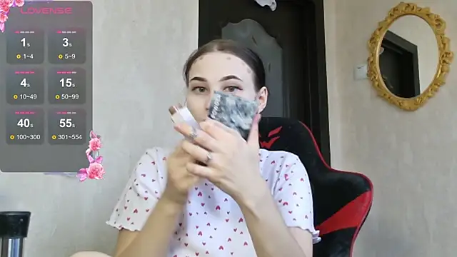 Snapshot of PrettyMegan chatting on November 13, 2025, 11:14 am PrettyMegan online show from November 13, 2025, 11:14 am