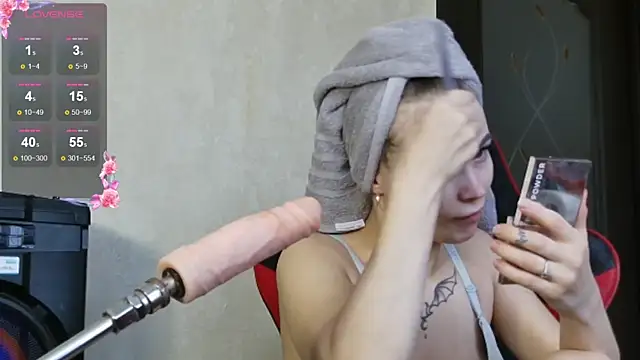 Snapshot of PrettyMegan chatting on October 13, 2025, 12:29 pm PrettyMegan online show from October 13, 2025, 12:29 pm